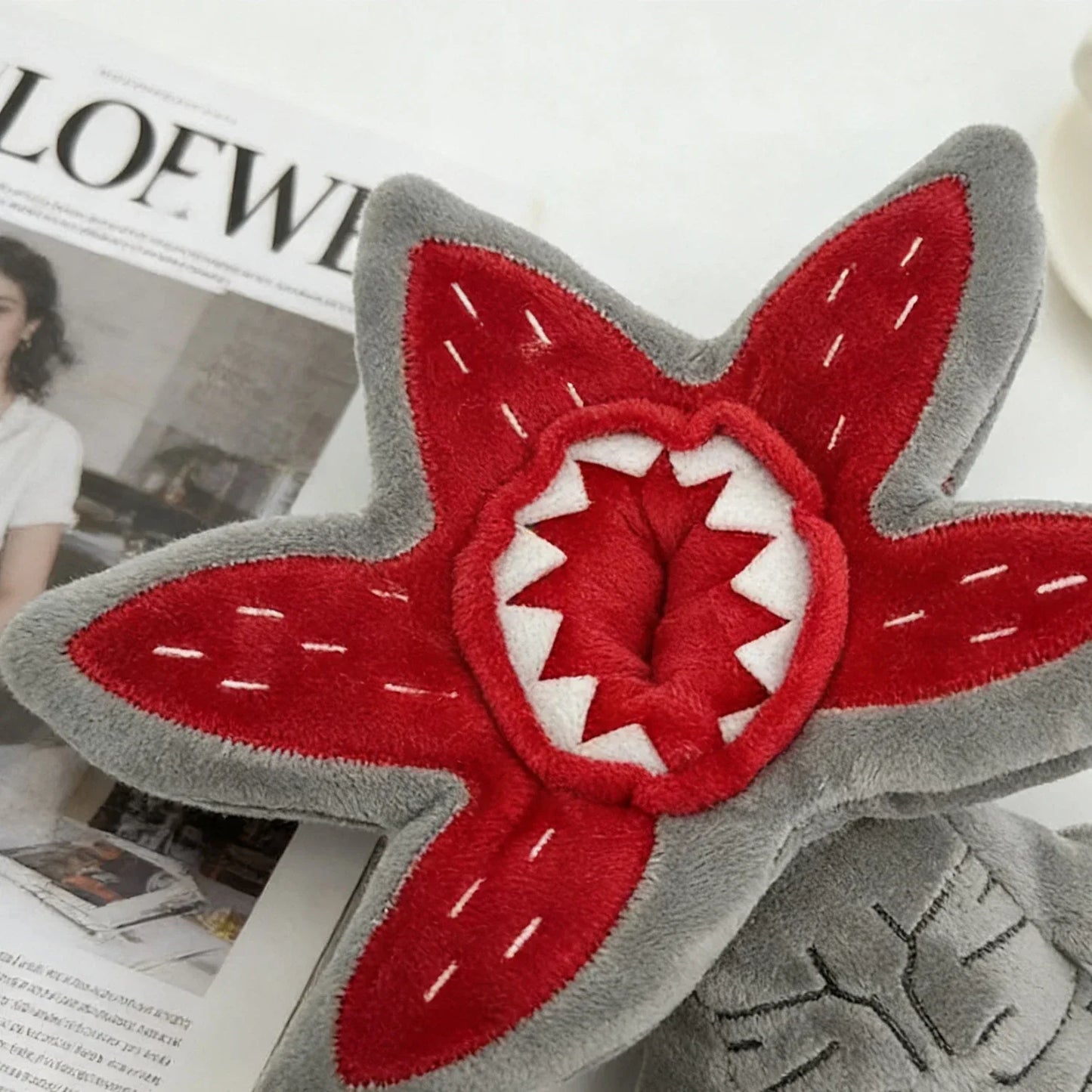 Giocattolo di Peluche Demogorgon Grigio Morbido Mostro Bambola Halloween 2026 Regalo Pronto per Bambini