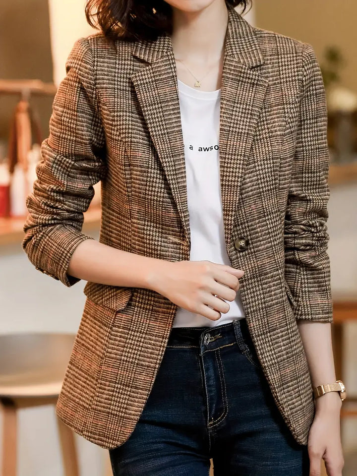 Timeless women’s blazer – tailored checked design, high-quality fabric, for formal occasions 4