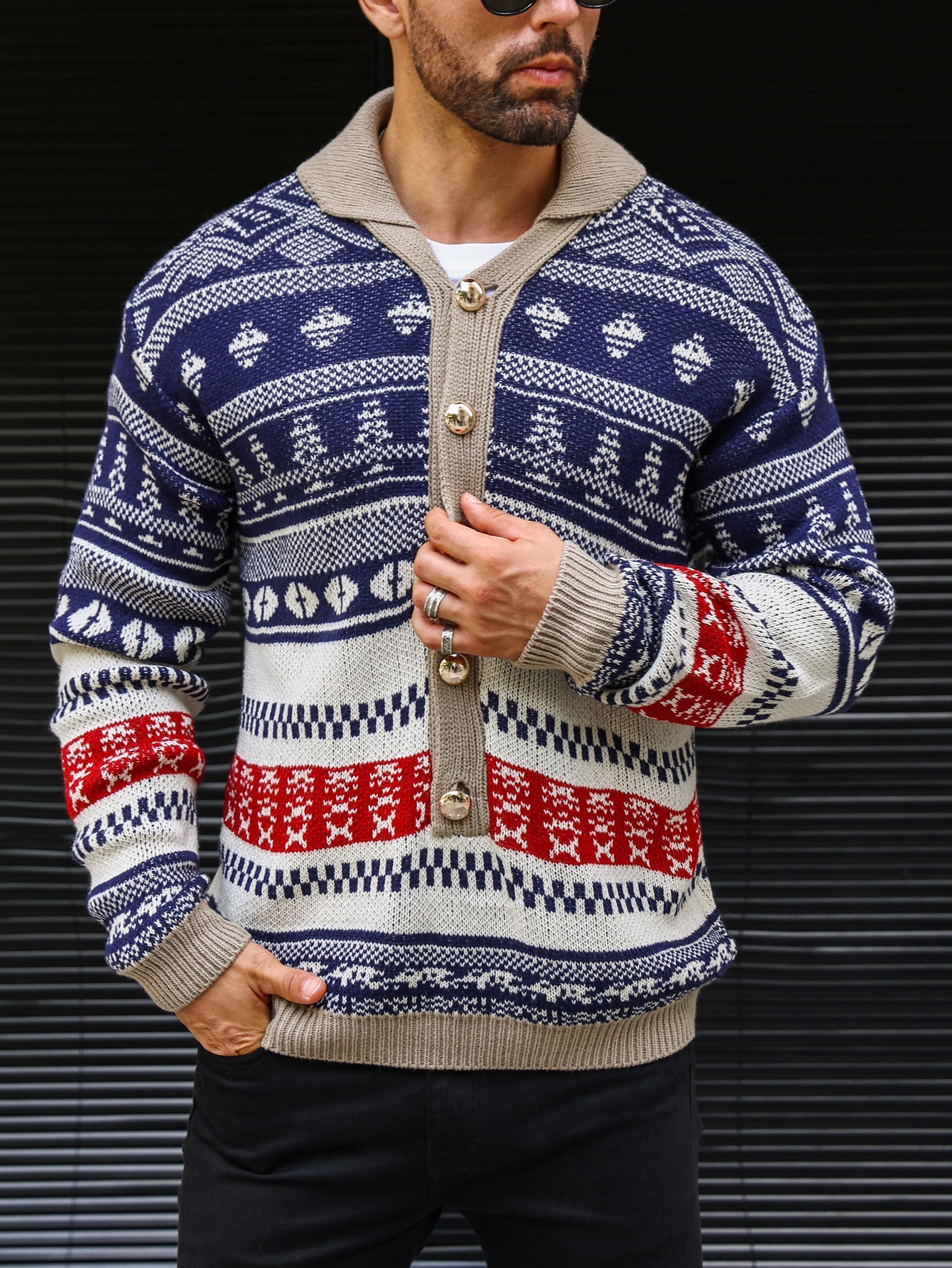 Warmer, strukturierter Herrenpullover mit Schalkragen, dicker Strick