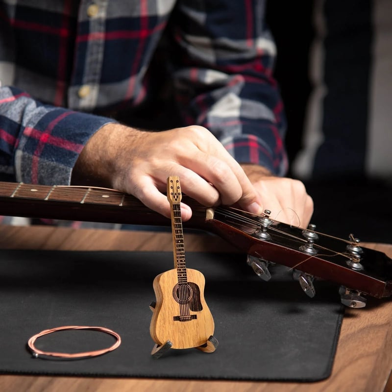 Natural Wood Guitar Pick Holder Case - Mini Acoustic Design for Musicians, Perfect Gift Idea