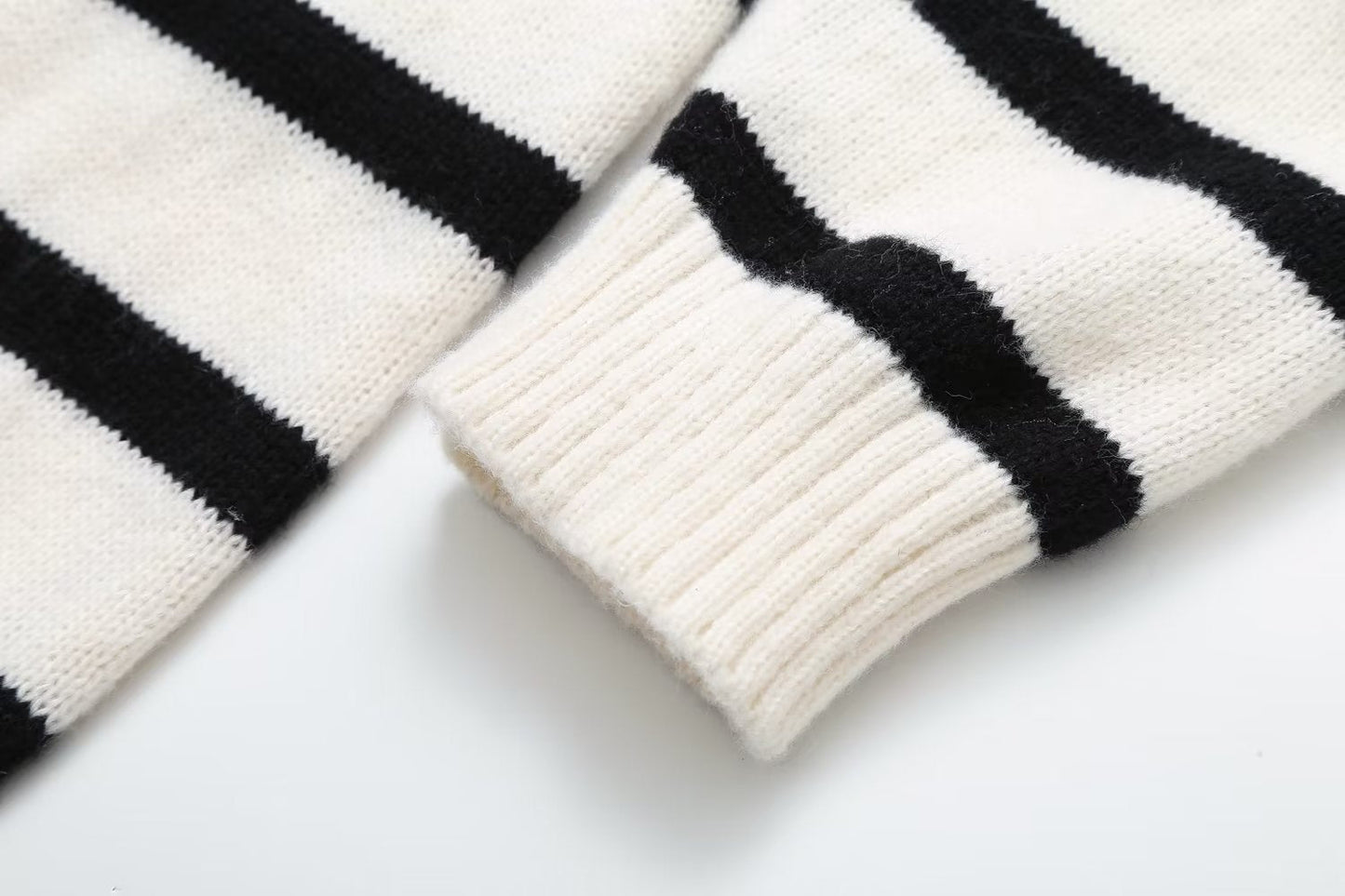 Warm Relaxed Women’s Striped Knitted Sweater - V Neck