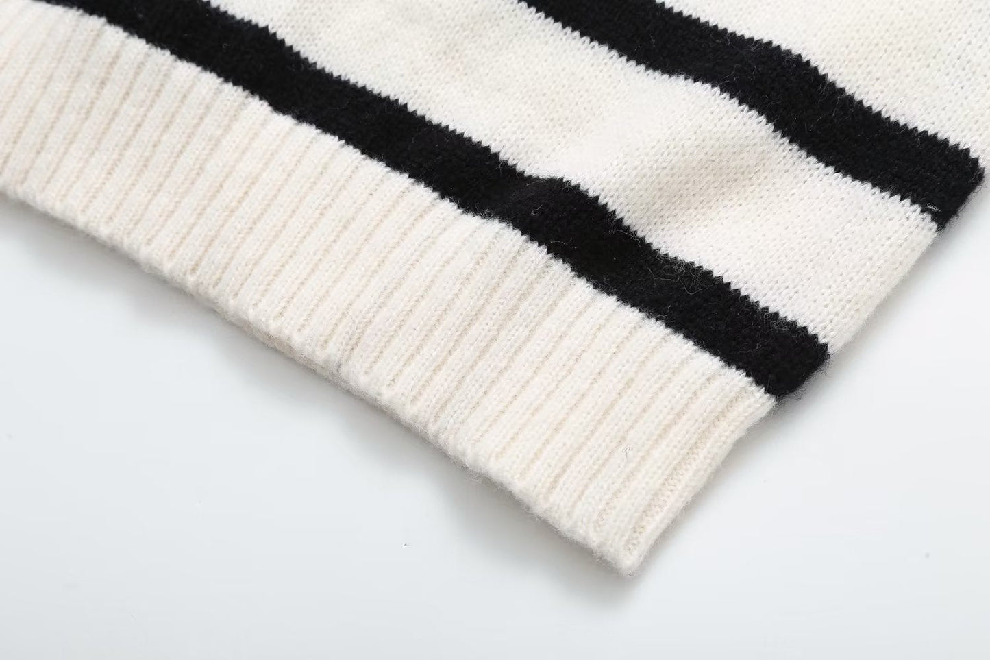 Warm Relaxed Women’s Striped Knitted Sweater - V Neck