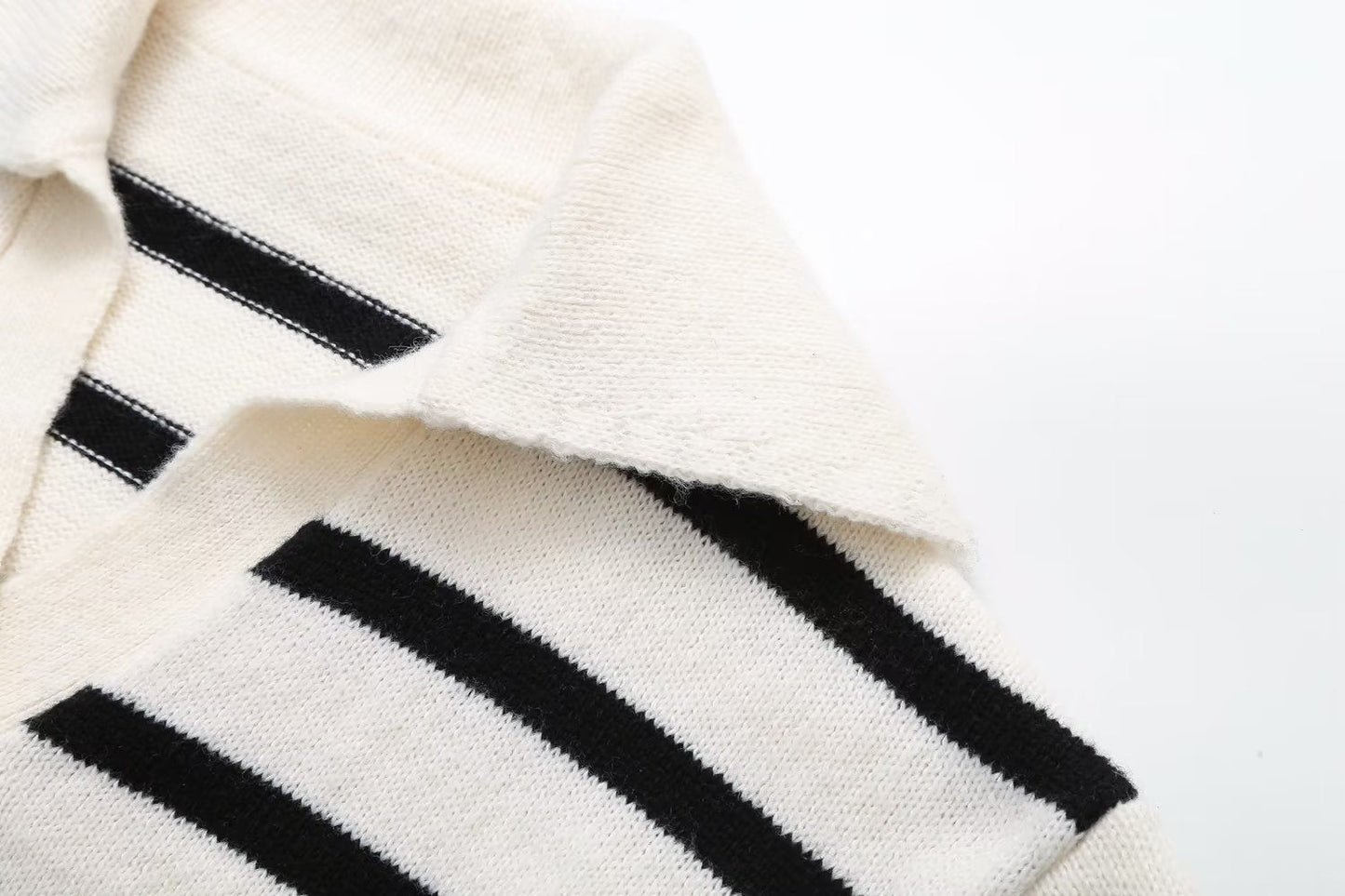 Warm Relaxed Women’s Striped Knitted Sweater - V Neck