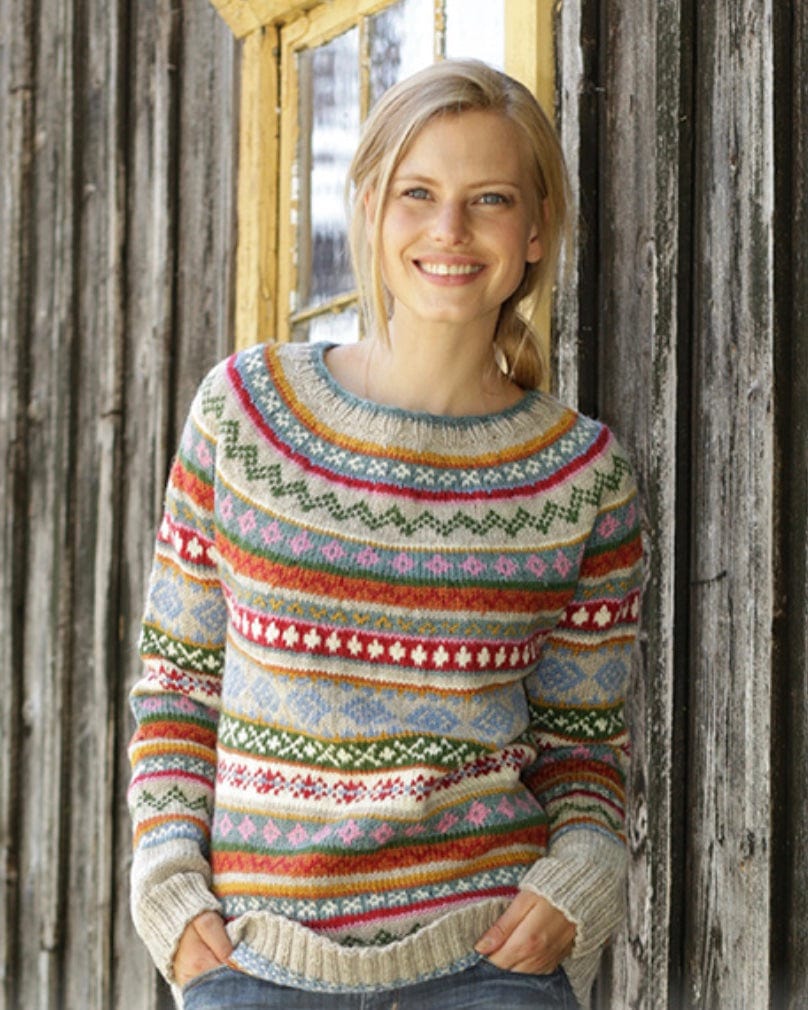 Wärmender schmeichelnder Damenpullover – Geometrische Strickware