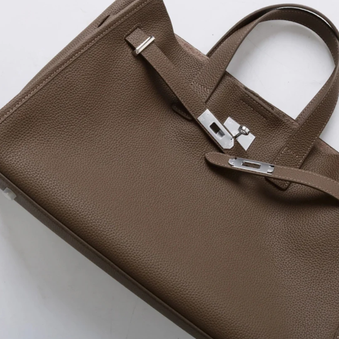 Zachte & Gestructureerde Dames Crossbody Tas - Top-Handle Silhouet, Korrelige Koeienhuid Leer, Voor Dagelijks Stedelijk Gebruik