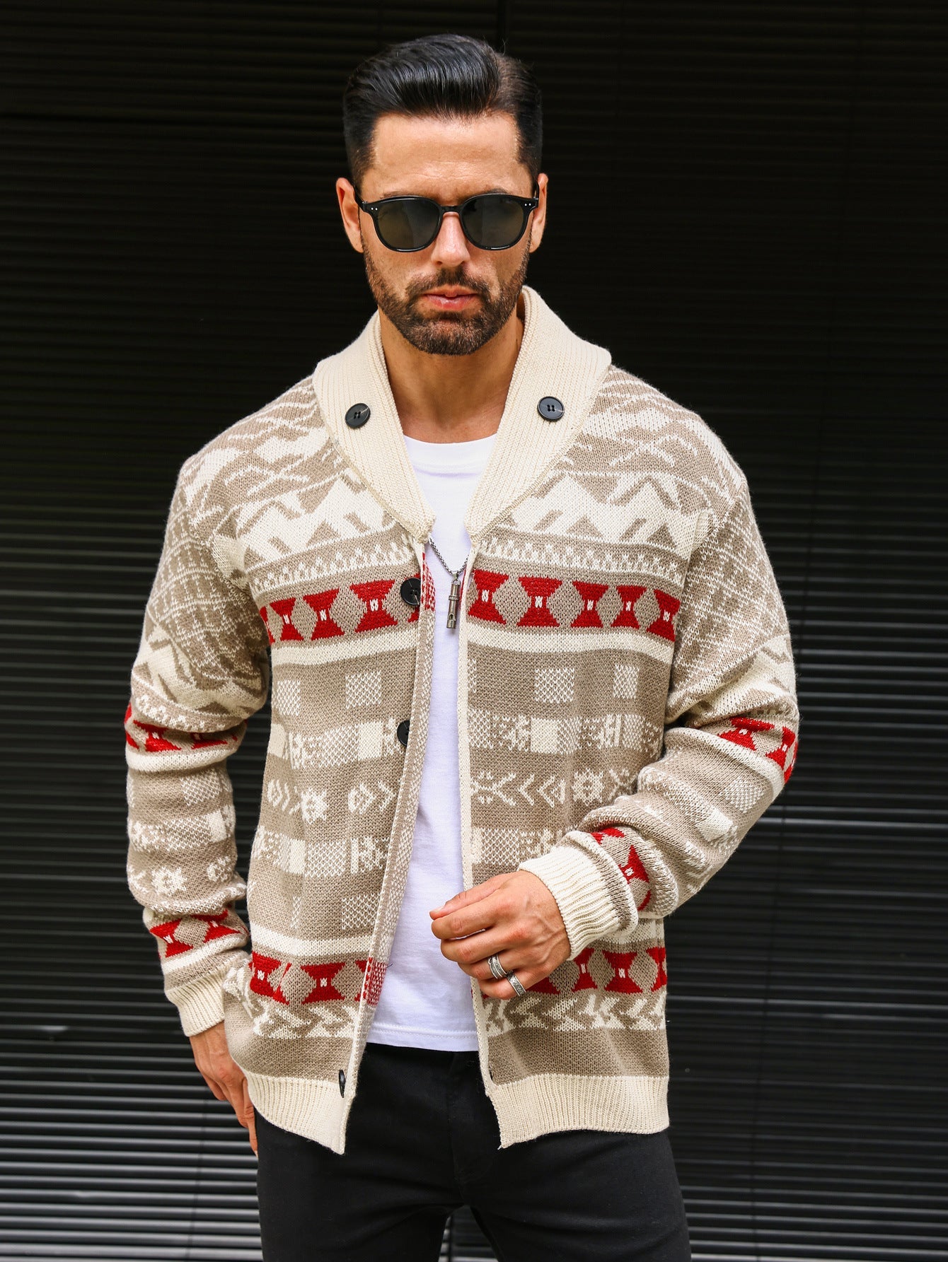 Warmer, strukturierter Herrenpullover mit Schalkragen, dicker Strick