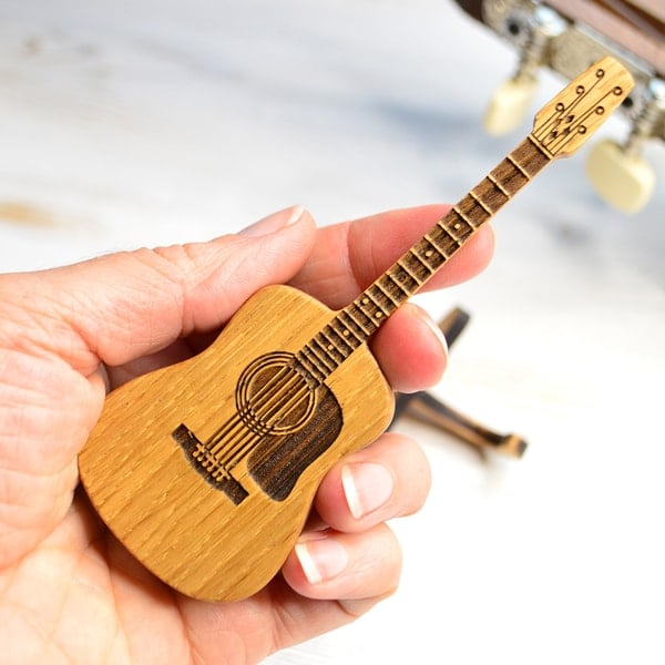 Natural Wood Guitar Pick Holder Case - Mini Acoustic Design for Musicians, Perfect Gift Idea