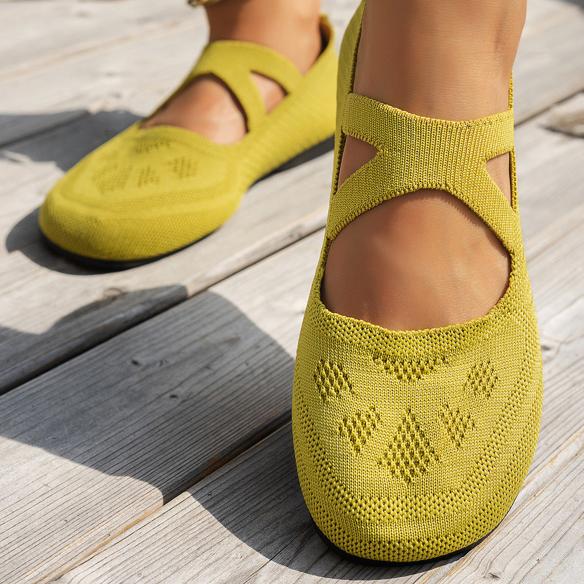 Soft cozy women's everyday flats - round-toe, fabric, casual daily wear for work and travel