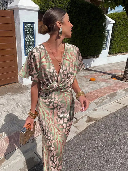 Elegant Women's Wrap Dress in Luxurious Fabric - Flattering Cocktail and Formal Dress for Special Occasions-2