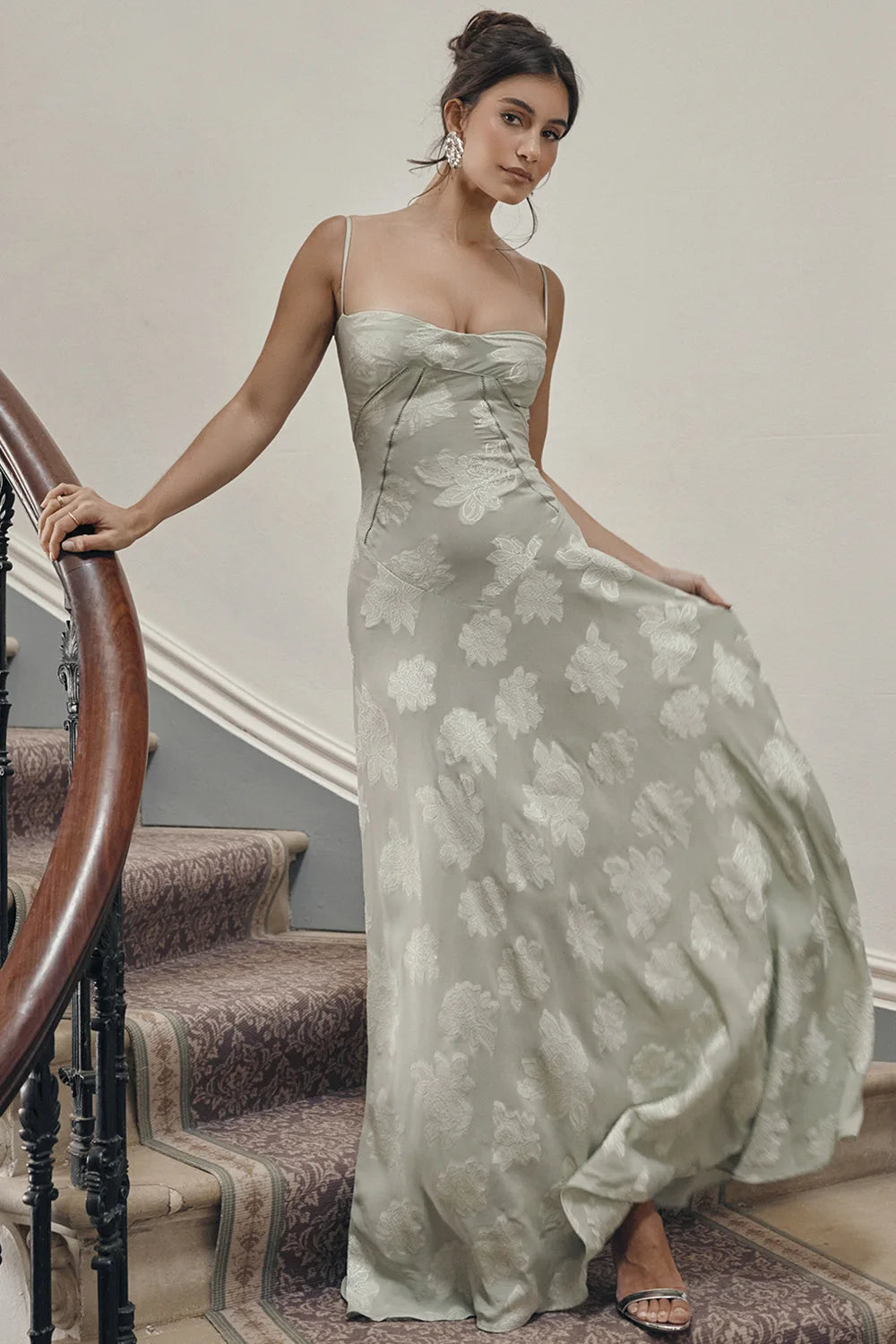 Elegant Backless Lace Maxi Dress for Women, Bodycon Evening Party Dress with Chic Design and Sophisticated Detailing 2