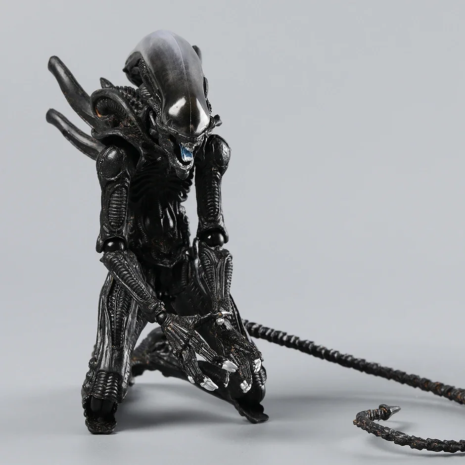 High-Quality Alien Action Figure - Collectible Doll, Perfect Gift for Kids, Detailed Aliens Statue Model  18cm (7 inch)