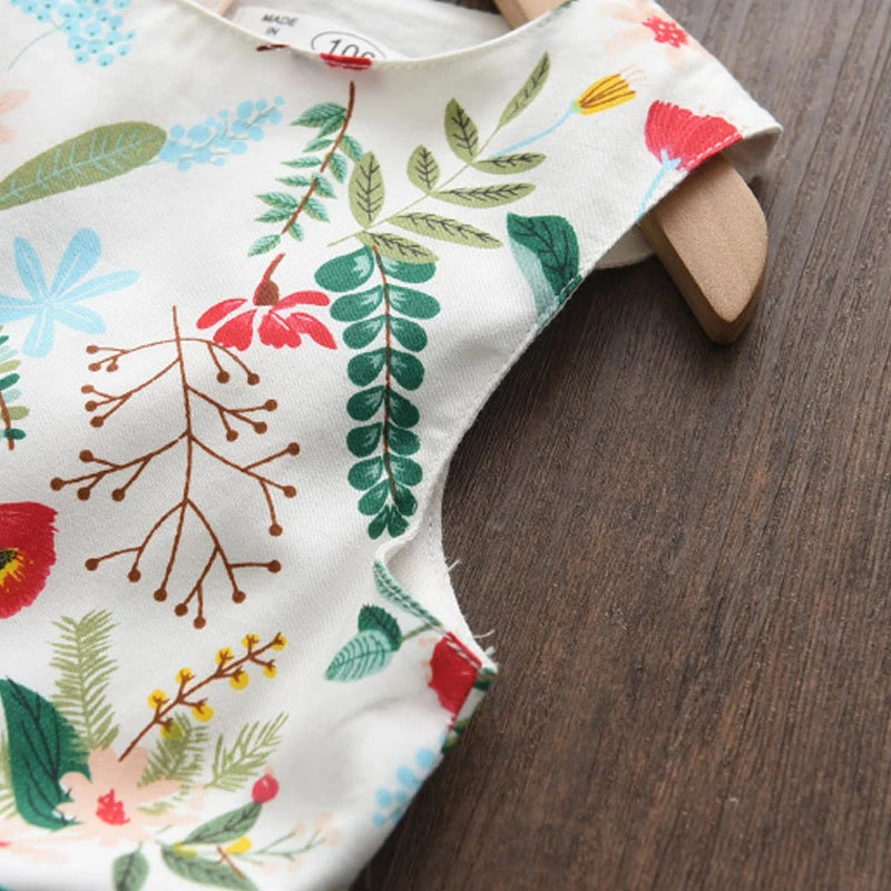 Leichtes und schmeichelhaftes Mädchenkleid – Floraler Schmetterlingsdruck, knielang, ärmellos, Taillengürtel, Freizeitkleidung