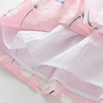 Leichtes und schmeichelhaftes Mädchenkleid – Floraler Schmetterlingsdruck, knielang, ärmellos, Taillengürtel, Freizeitkleidung