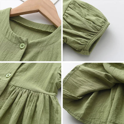 Leichtes und schmeichelhaftes Mädchenkleid – Floraler Schmetterlingsdruck, knielang, ärmellos, Taillengürtel, Freizeitkleidung