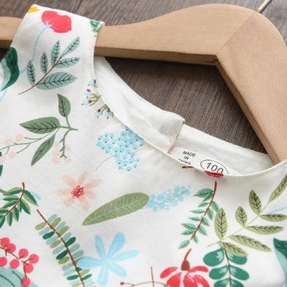 Leichtes und schmeichelhaftes Mädchenkleid – Floraler Schmetterlingsdruck, knielang, ärmellos, Taillengürtel, Freizeitkleidung