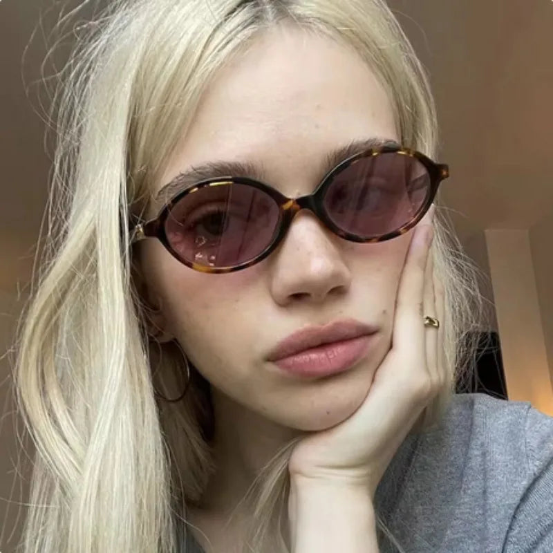 Leichtgewichtige Damen Sonnenbrille – ovales Leopardenmuster, UV-Schutz, für sommerliche Outfits 0