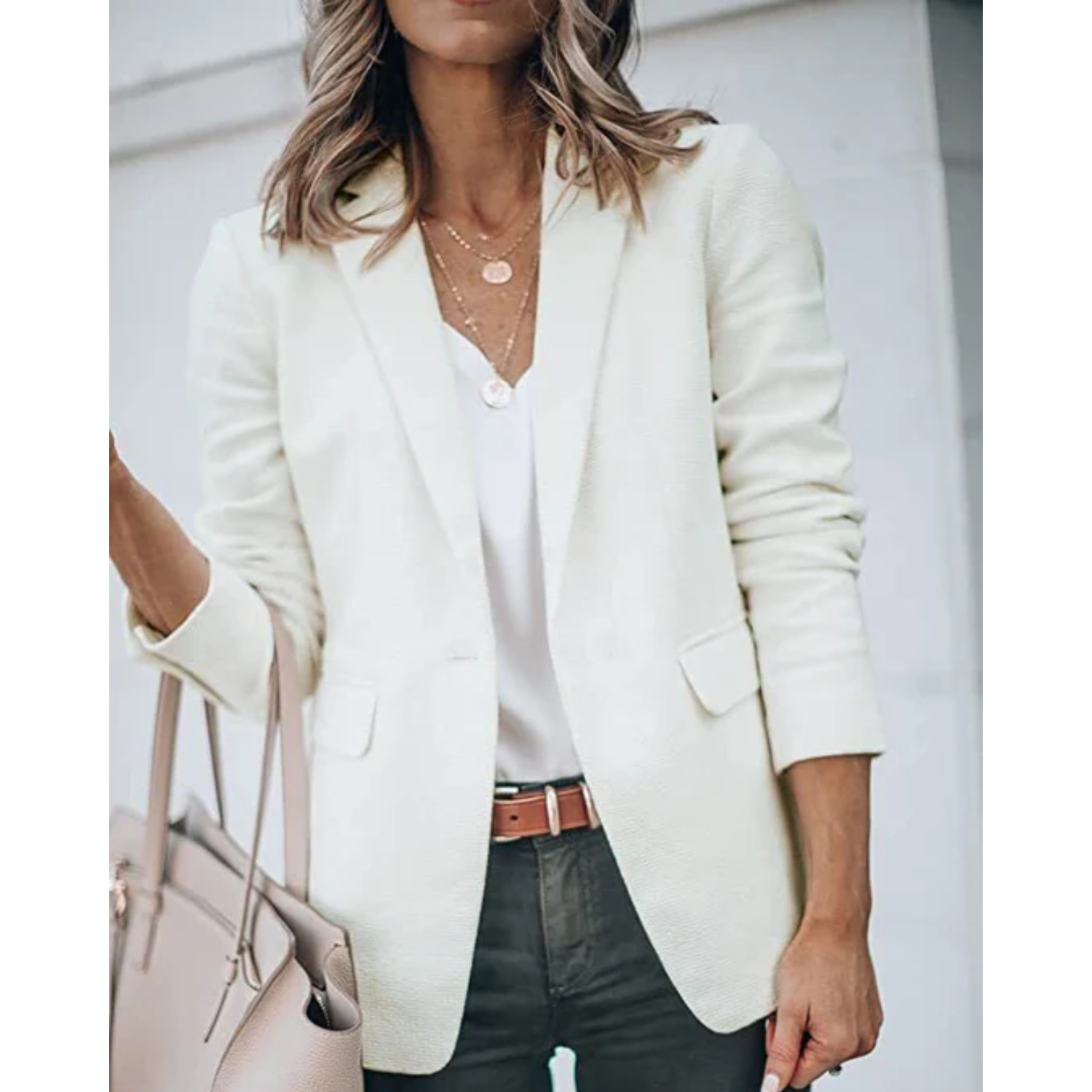 Lightweight women's blazer – tailored fit, durable fabric, for formal and casual occasions 5