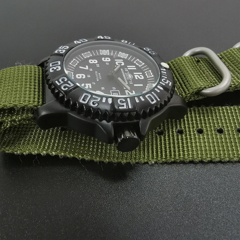 Reloj Militar Correa de Nylon Verde 50m Impermeable Luminoso