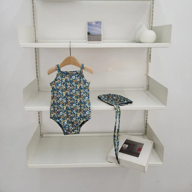 Leichter Baby-Mädchen-Einteiler-Badeanzug - gepunkteter Hosenträgerstil mit Hut, Nylon, gemütlich für den Sommerstrand