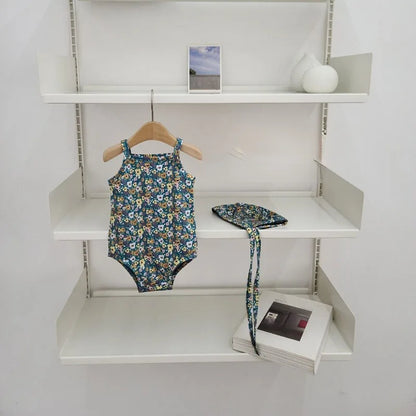 Leichter Baby-Mädchen-Einteiler-Badeanzug - gepunkteter Hosenträgerstil mit Hut, Nylon, gemütlich für den Sommerstrand