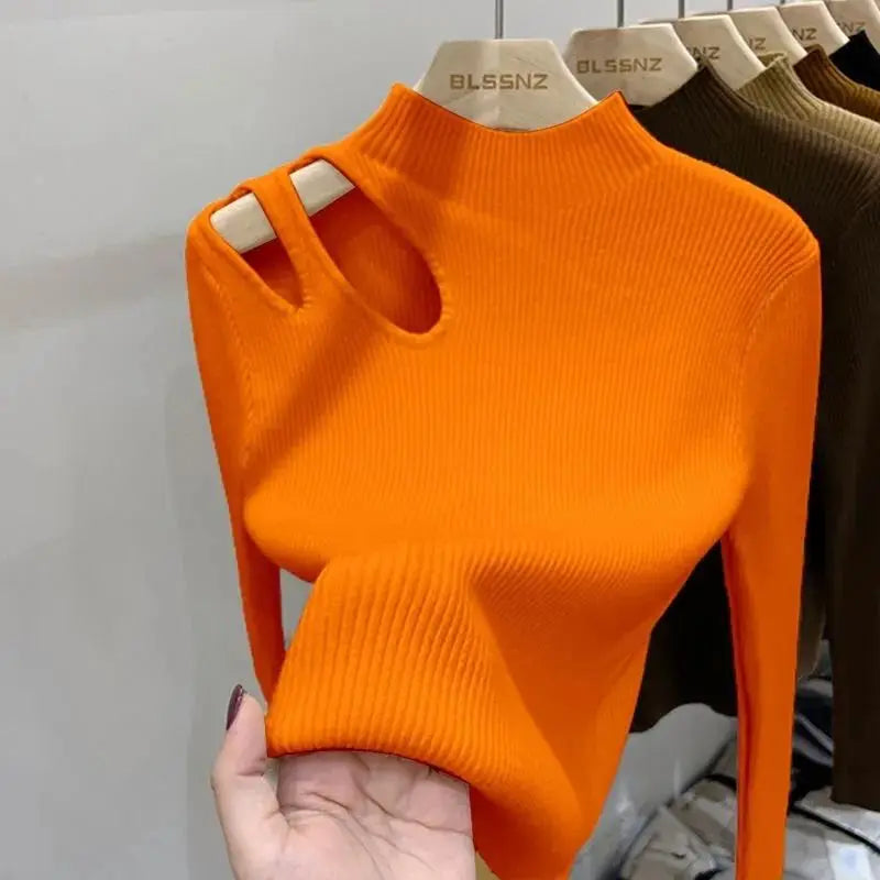 Camiseta ajustada de mujer con cuello alto - Corte asimétrico con recorte, tejido de canalé