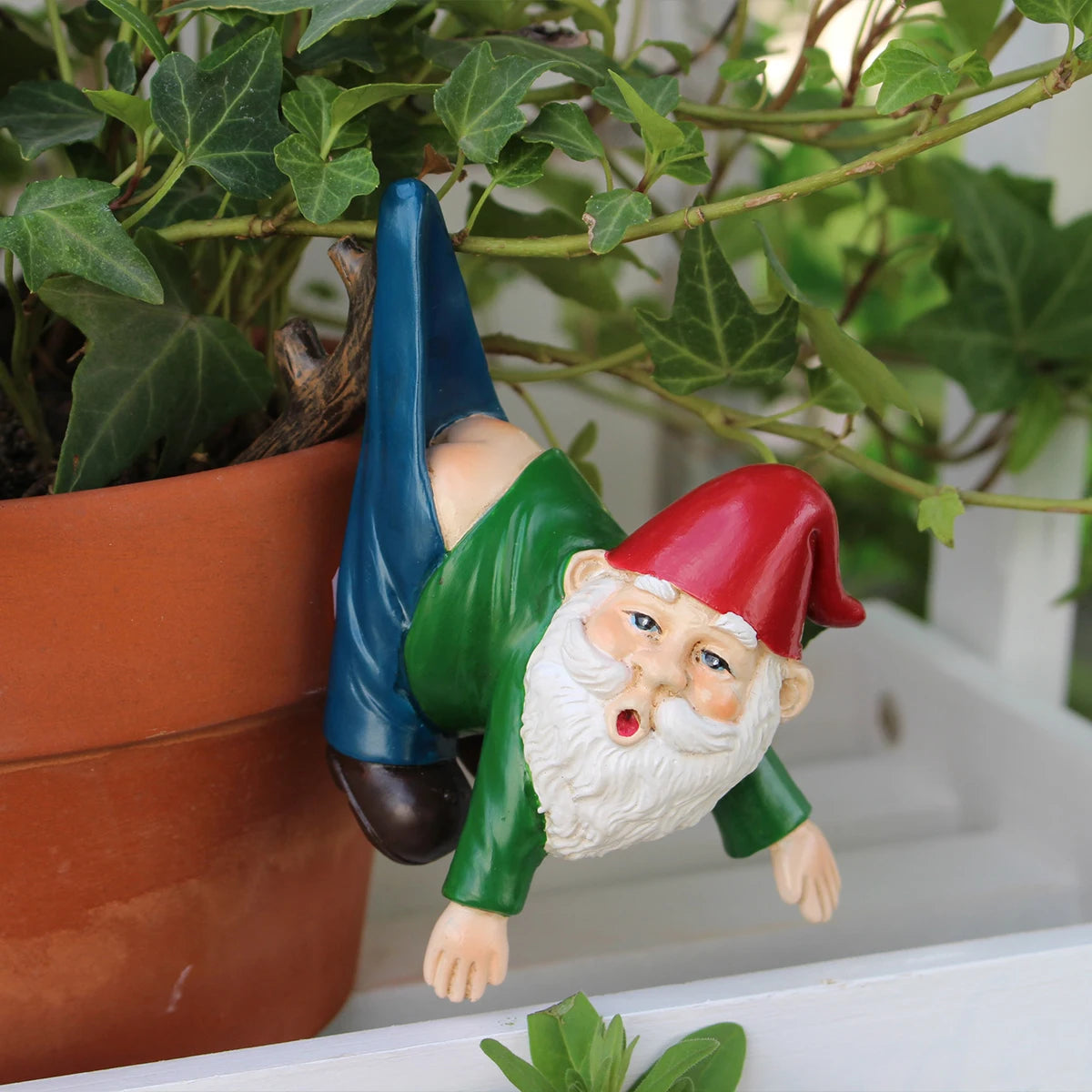 Statua gnomo da giardino appesa in resina ornamento esterno estate 2026 decorazione da giardino fantasiosa idea regalo