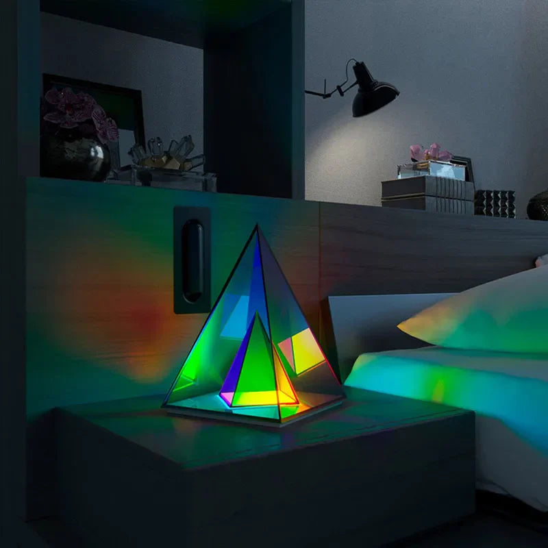 LED natlampe USB dæmpbar pyramide lampe stemningsfuld soveværelsesdekoration efterår 2025 stemningsbelysning gave