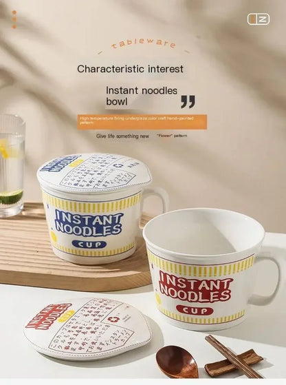 Instant nudelskål med låg keramisk krus kollegieværelse og køkken