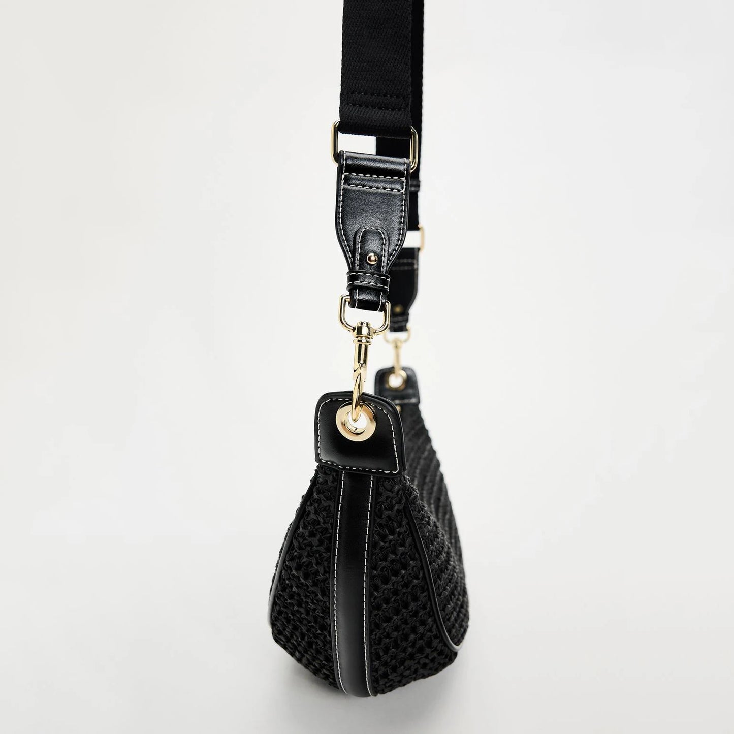 Lightweight women's woven straw shoulder bag – hobo style, crossbody, for beach & summer