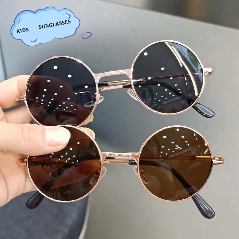 Kinderzonnebril rond montuur UV400 bescherming schattige vintage stijl zomer 2026 cadeau-idee trend seizoen