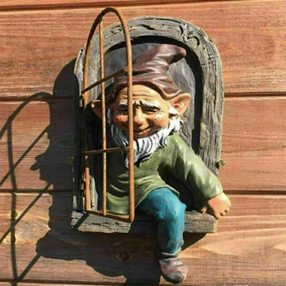 Statua Gnomo da Giardino in Resina Elfo Birichino Abbraccia Finestra Decorazione Fiabesca da Giardino Idea Regalo Autunno 2026