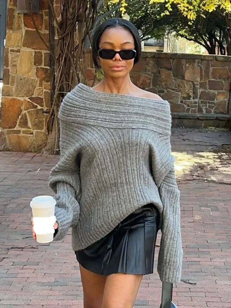 Oversized kvindesweater - Slidset krave med krave, ribstrikket til efteråret