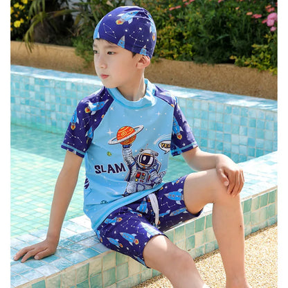 Costume da bagno due pezzi leggero e resistente per ragazzi - top rash guard, pantaloncini con stampa squalo, set con cappello