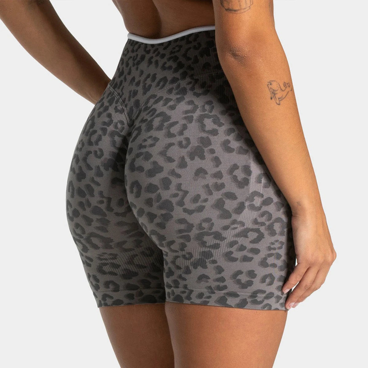 Stretchy women's seamless yoga shorts - high-waist hip-lifting, nylon blend, for gym and running