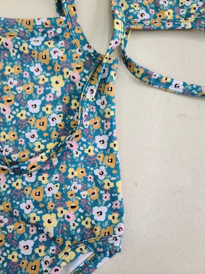 Leichter Baby-Mädchen-Einteiler-Badeanzug - gepunkteter Hosenträgerstil mit Hut, Nylon, gemütlich für den Sommerstrand