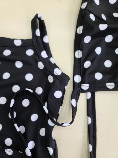Leichter Baby-Mädchen-Einteiler-Badeanzug - gepunkteter Hosenträgerstil mit Hut, Nylon, gemütlich für den Sommerstrand