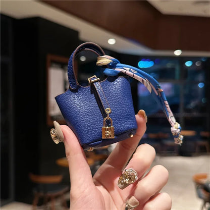 1+1 Gratis Birkin Inspiriertes Mini Handtasche - Leder Korbtasche Charm Schlüsselanhänger & Ohrhörer Etui