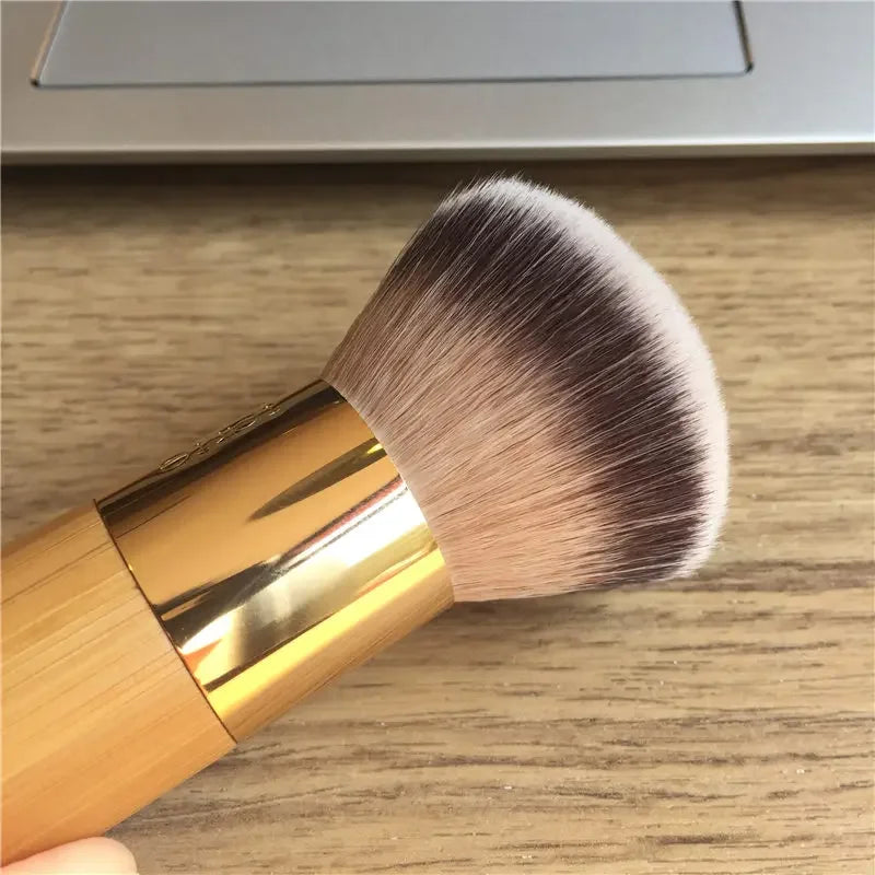 Airbrush foundationbørste med bambushåndtak Sminkebørste Høst 2026 TikTok viral jevn finish for pudder, bronzer og rouge