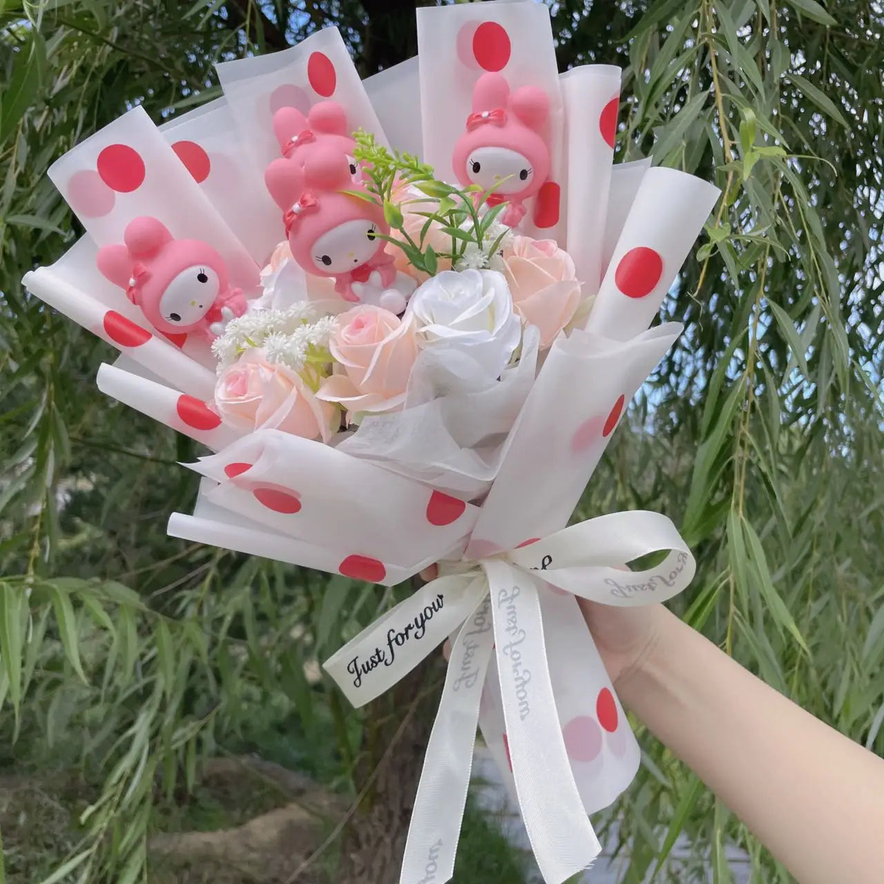 Bambole di gatto Kawaii Hello Kitty con fiori artificiali Bouquet Sanrio creativo Regali di laurea di compleanno di San Valentino di Natale