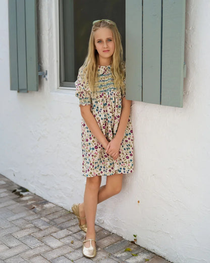 Blød pigekjole med smock - blomsterprint, bomuld, til matchende familieoutfits, sommerarrangementer