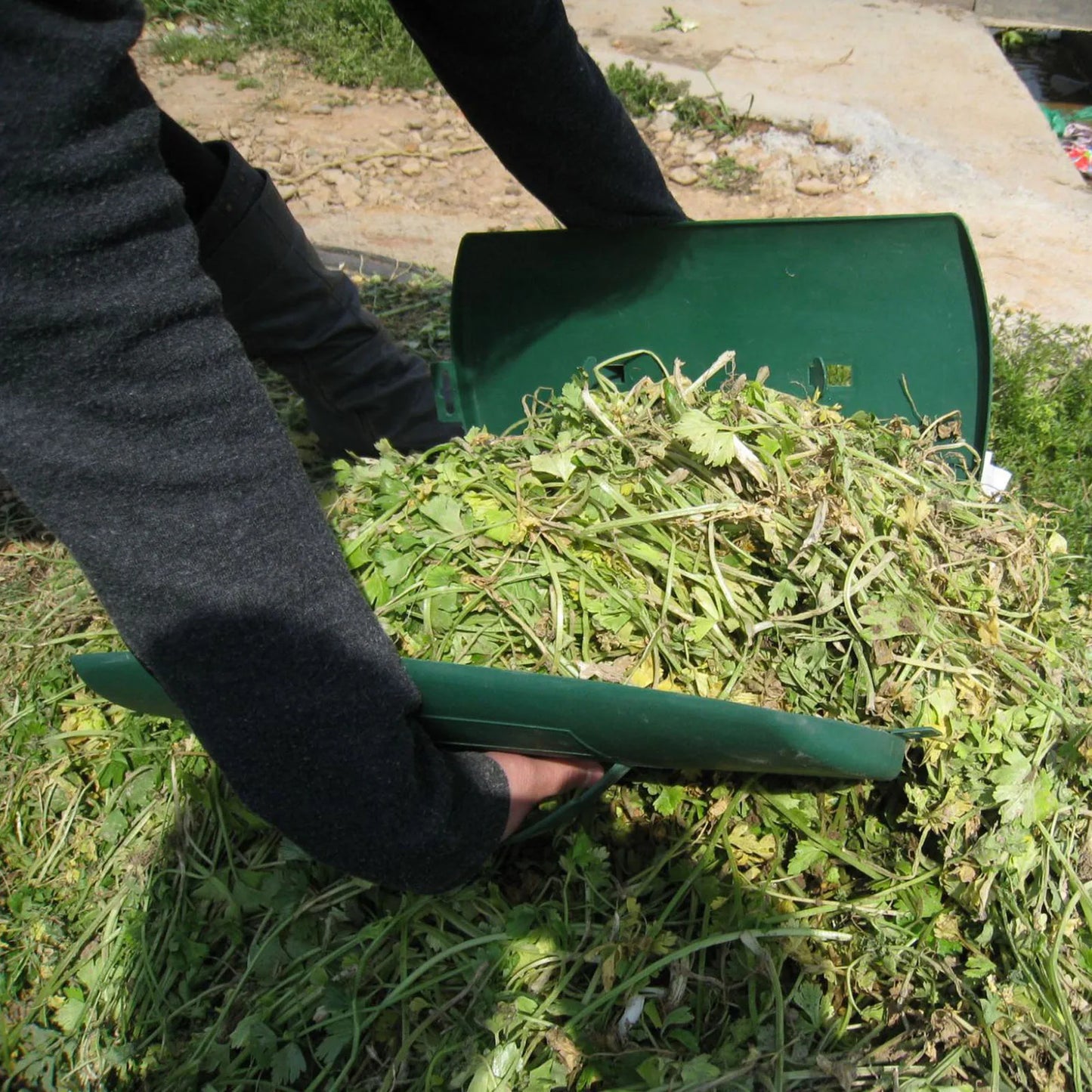 Oversized Plastic Leaf Rakes - Garden Tools for Easy Yard Cleanup & Waste Collection