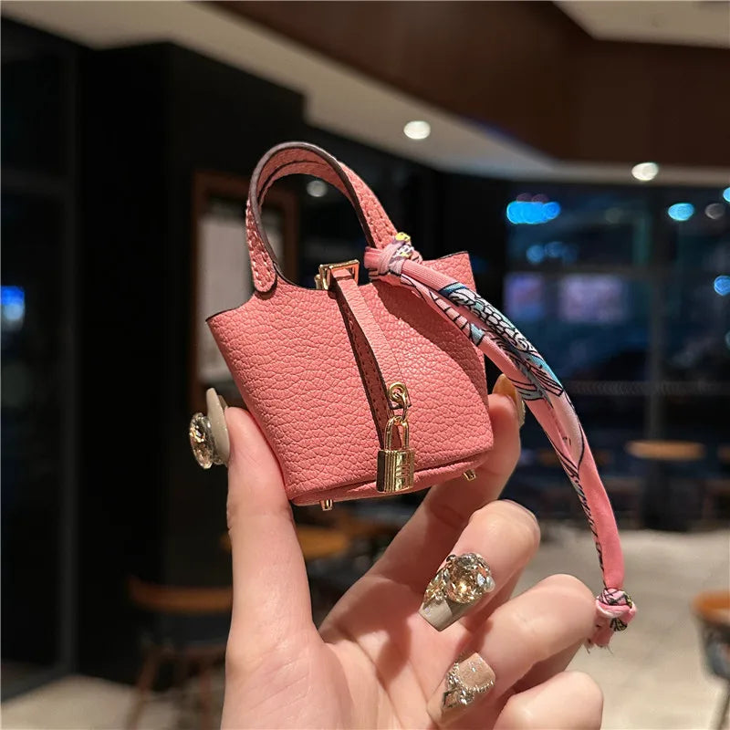 1+1 Gratis Birkin Inspiriertes Mini Handtasche - Leder Korbtasche Charm Schlüsselanhänger & Ohrhörer Etui