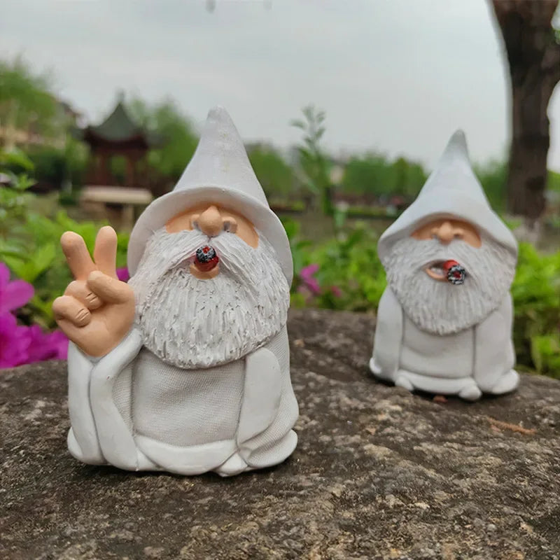 Statua gnomo da giardino divertente - ornamento esterno in resina dipinta a mano, decorazione cortile autunno 2026 regalo scherzo