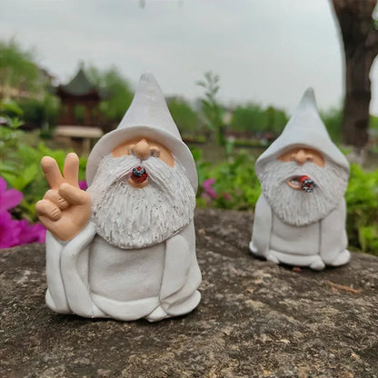 Statua gnomo da giardino divertente - ornamento esterno in resina dipinta a mano, decorazione cortile autunno 2026 regalo scherzo