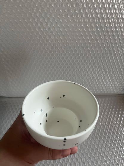 Keramisk skål 4 tum fläckig vit retro mikrovågssäker