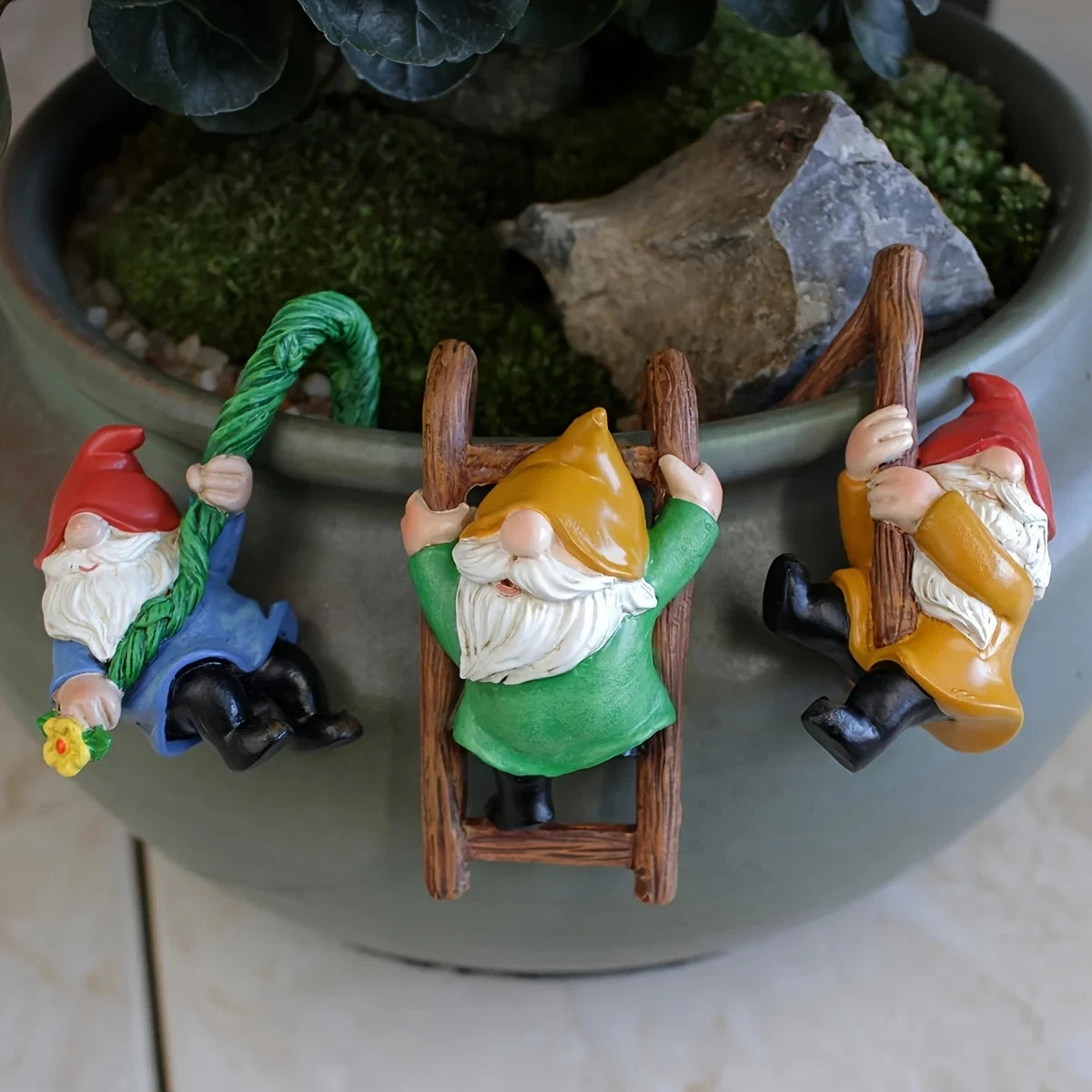 Set di Ornamenti Gnomo da Giardino - 3 Pezzi Figurine Nani in Resina da Appendere per Mini Giardino Micro Paesaggio Decorazione Esterna Primavera