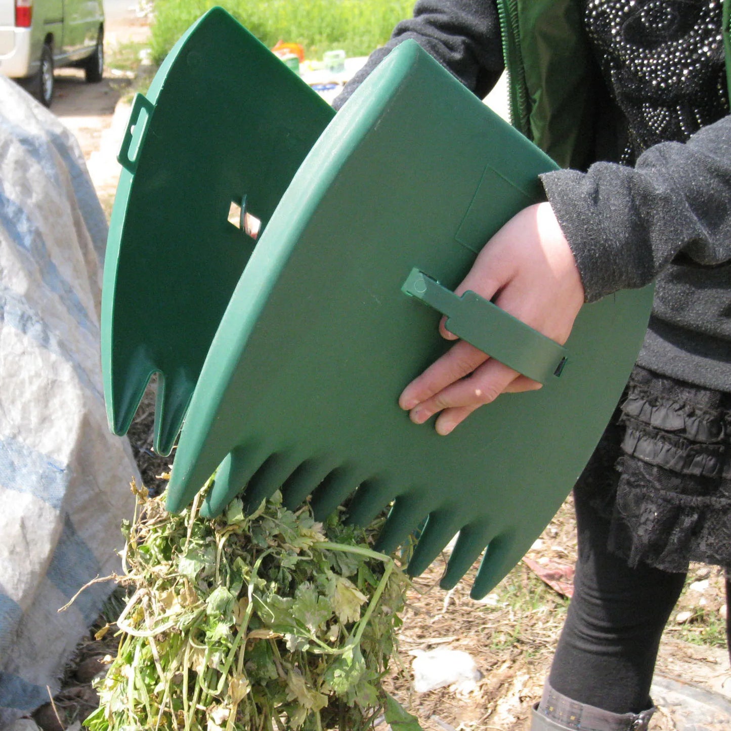 Oversized Plastic Leaf Rakes - Garden Tools for Easy Yard Cleanup & Waste Collection