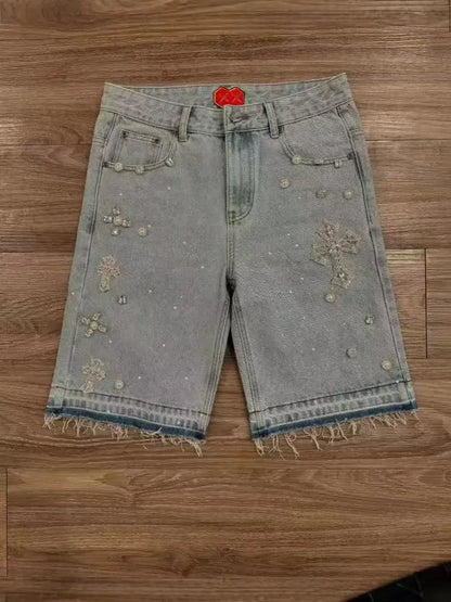 Shorts di jeans da donna comodi - taglio dritto al ginocchio, applicazione a croce con strass, orlo sfrangiato per abbigliamento streetwear