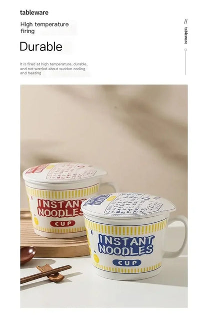 Instant nudelskål med låg keramisk krus kollegieværelse og køkken