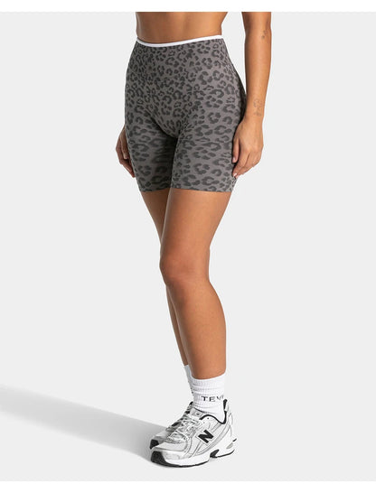 Stretchy women's seamless yoga shorts - high-waist hip-lifting, nylon blend, for gym and running